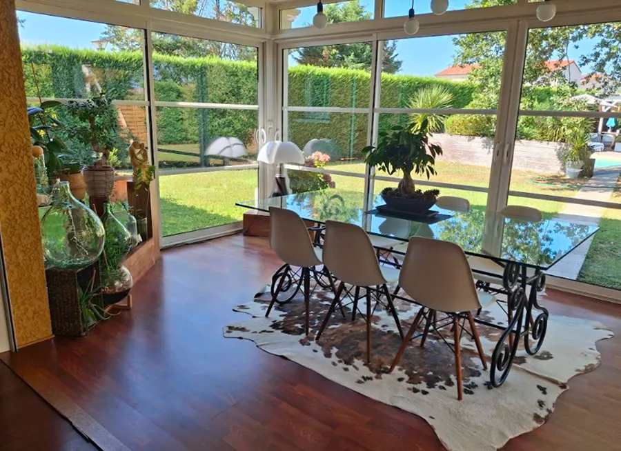 Véranda-ardecorhome-2 baie vitree spacieuse et lumineuse